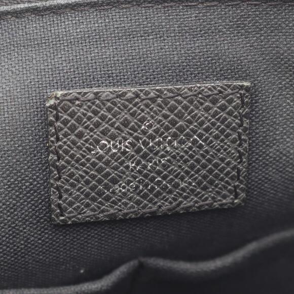 Louis Vuitton Grigori Taiga Messenger Shoulder Bag Black - Picture 4 of 10